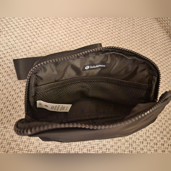 Lululemon Everwhere Belt Bag BNWT - Picture 3 of 6